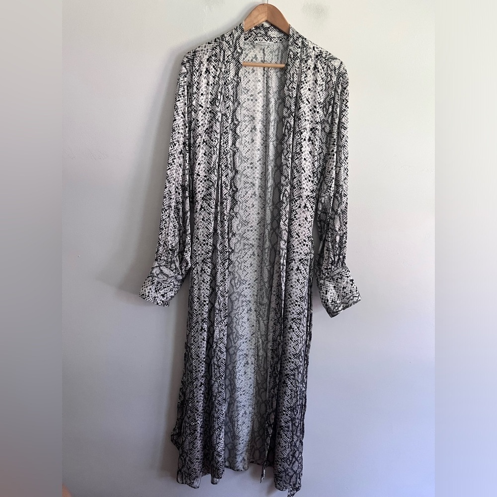 Sleek Good American Python Duster Robe Size 5= 2XL - image 3